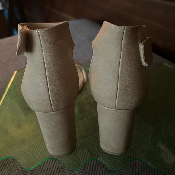 Nude Dress High Heels Strappy Shoe Size 10 - Picture 3 of 4